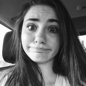 Meet your Posher, Olivia